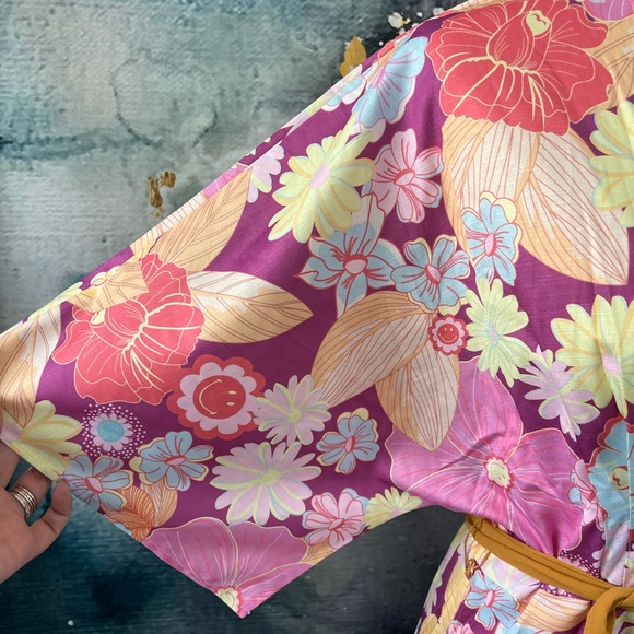 Unique Vintage x Smiley Wrap Dress - Picture 4 of 8